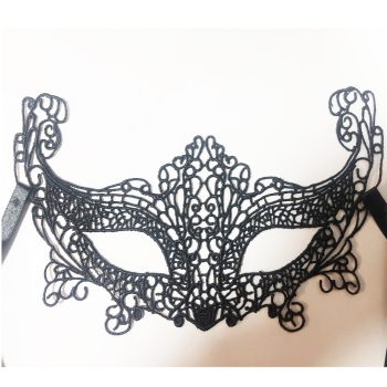 Az EWtoys szexi csipkés fekete maszk No.4 kitűnő ajándék lehet párunknak.