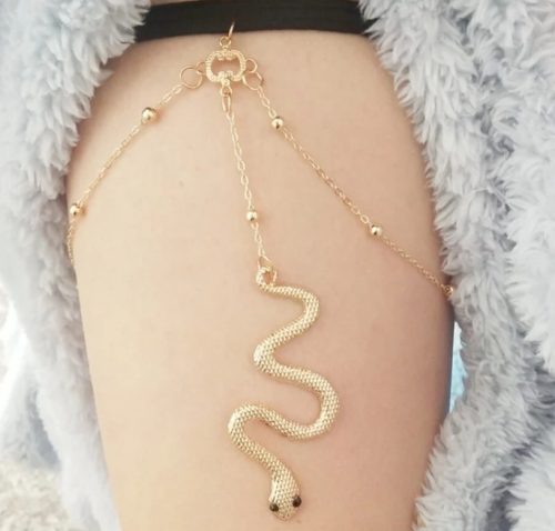 Az EWtoys Arany színű comblánc kígyó medállal magabiztos és szexi megjelenést kölcsönöz.